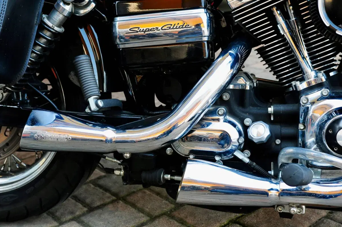 Harley-Davidson 1584 Super Glide Custom (2008 - 13) - FXDC (9)