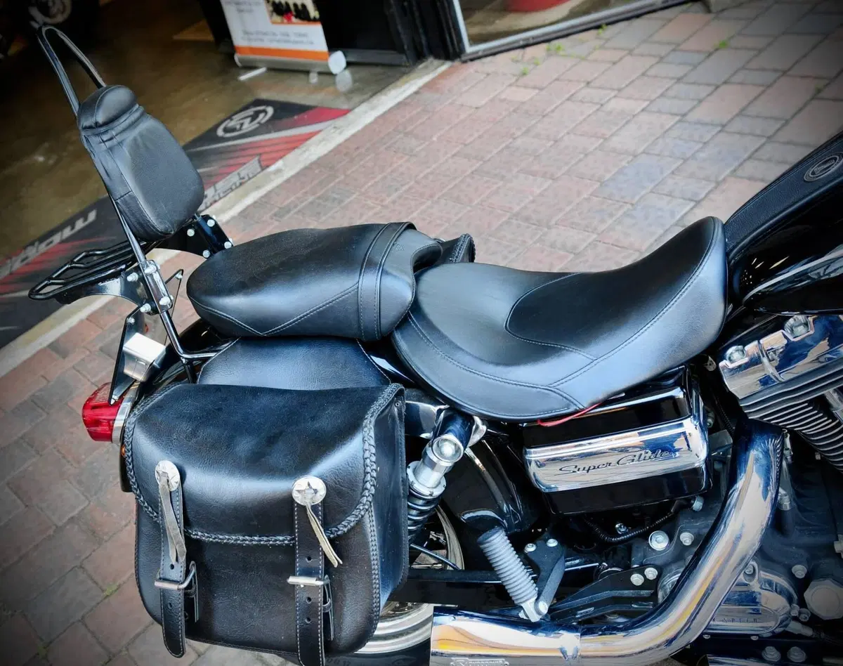 Harley-Davidson 1584 Super Glide Custom (2008 - 13) - FXDC (10)