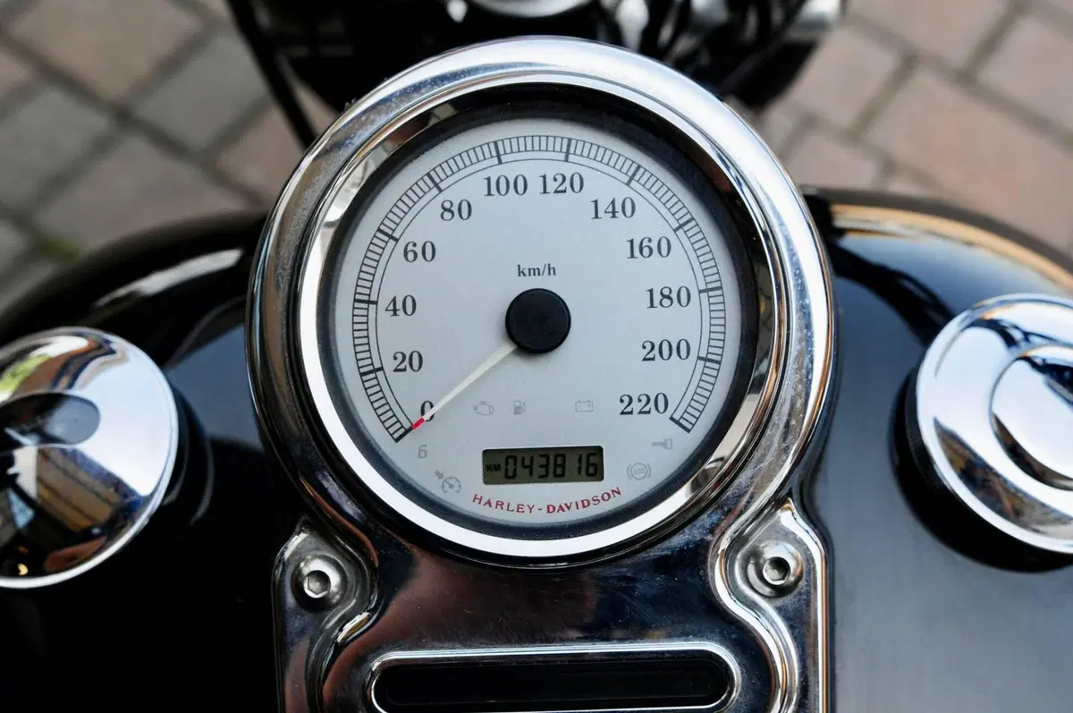 Harley-Davidson 1584 Super Glide Custom (2008 - 13) - FXDC (11)