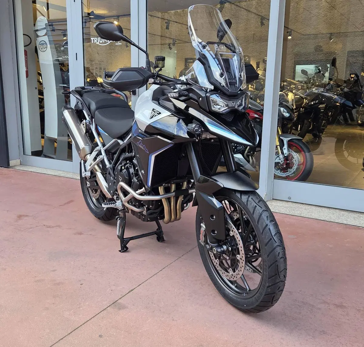 Triumph Tiger 900 Alpine Special Edition (2026) (2)