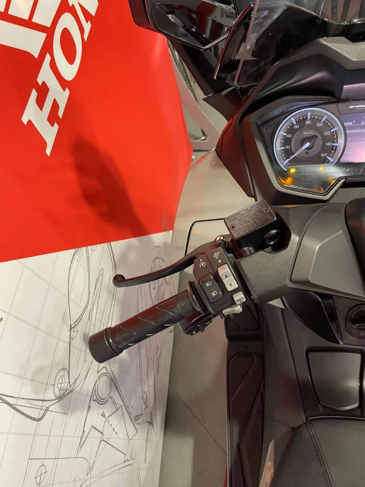 Honda Forza 350 (2022 - 24) (13)
