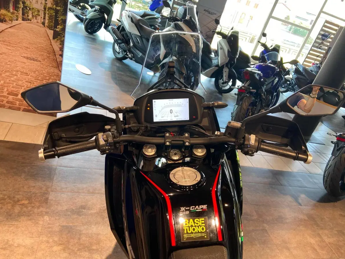 Moto Morini X-Cape 650 (2021 - 26) (5)