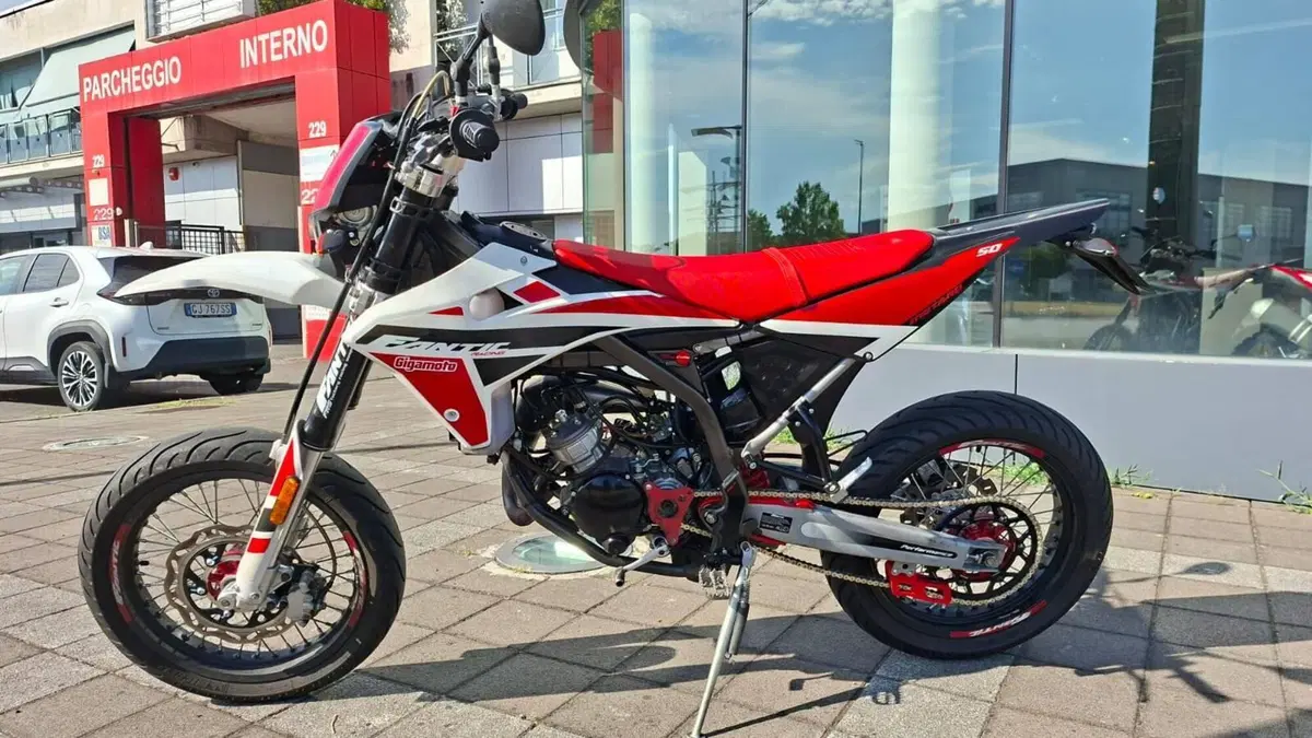 Fantic Motor Motard 50 Performance 2t (2020) (4)