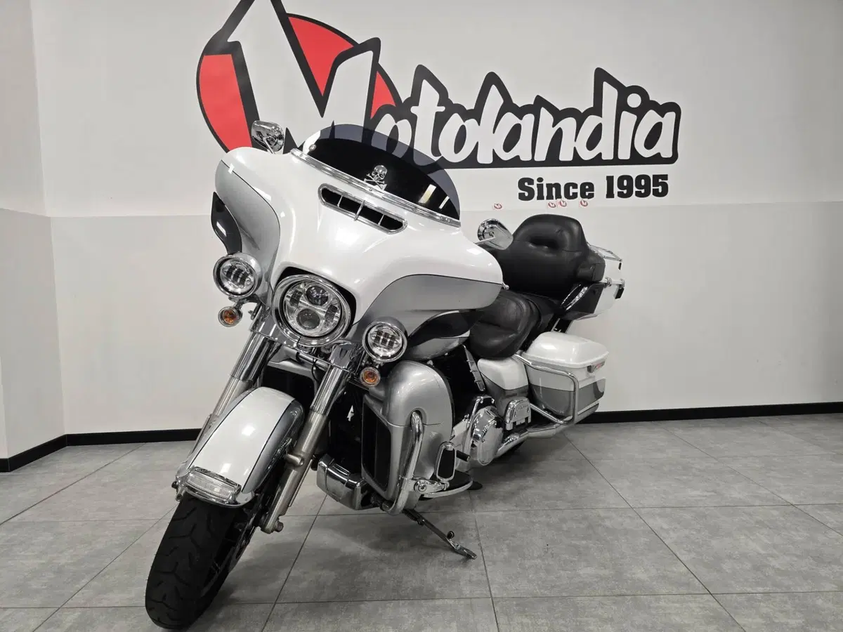 Harley-Davidson 1690 Electra Glide Ultra Limited (2014 - 15) - FLHTK (3)
