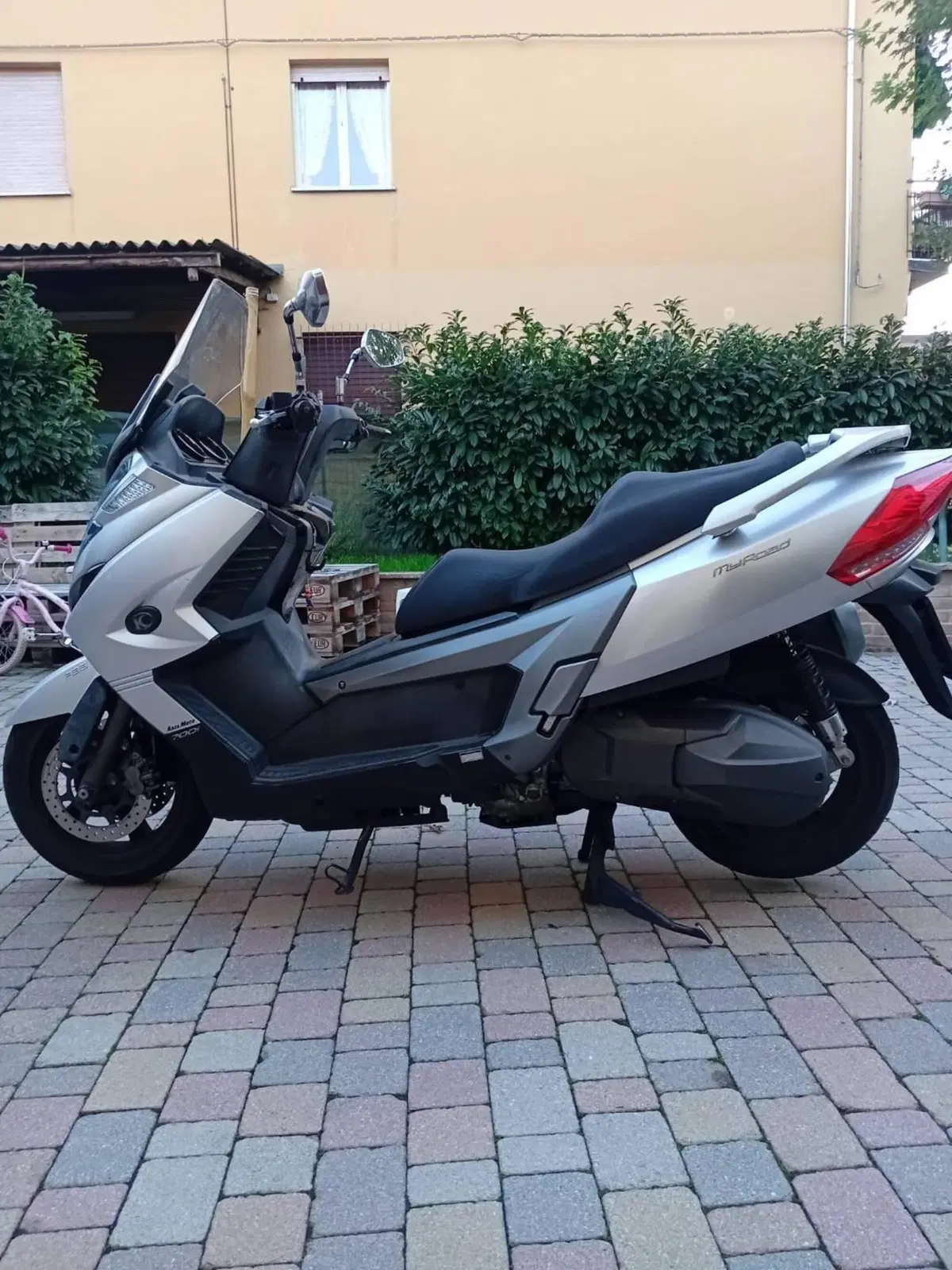 Kymco MyRoad 700i (2012 - 16) (2)
