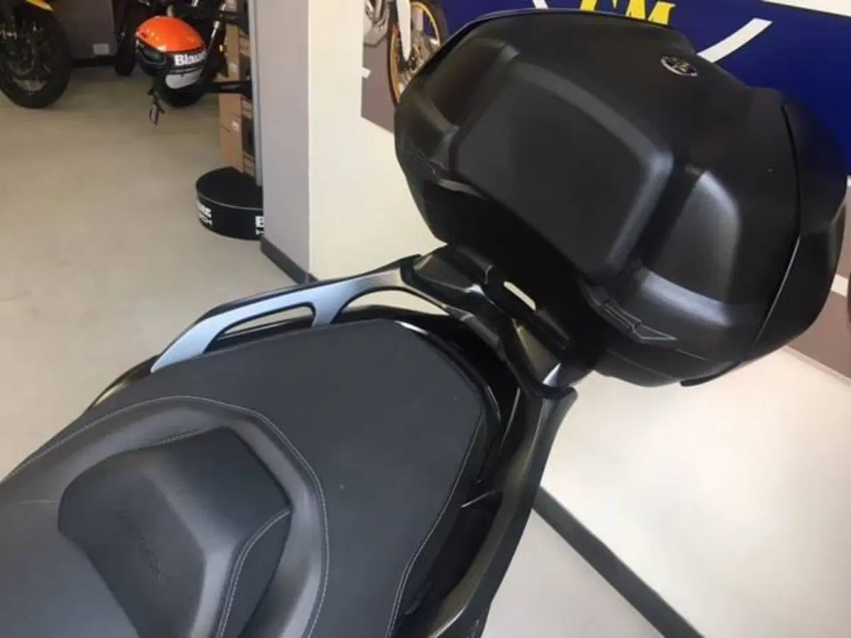 Yamaha T-Max 560 Tech Max (2022 - 24) (3)