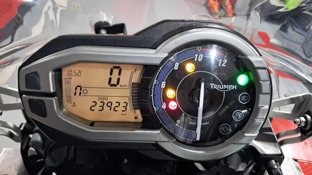 Triumph Tiger 800 XC (2011 - 12) (13)