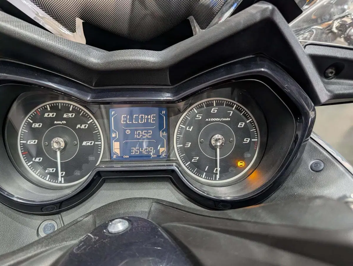 Yamaha X-Max 300 Tech Max (2021 - 24) (6)