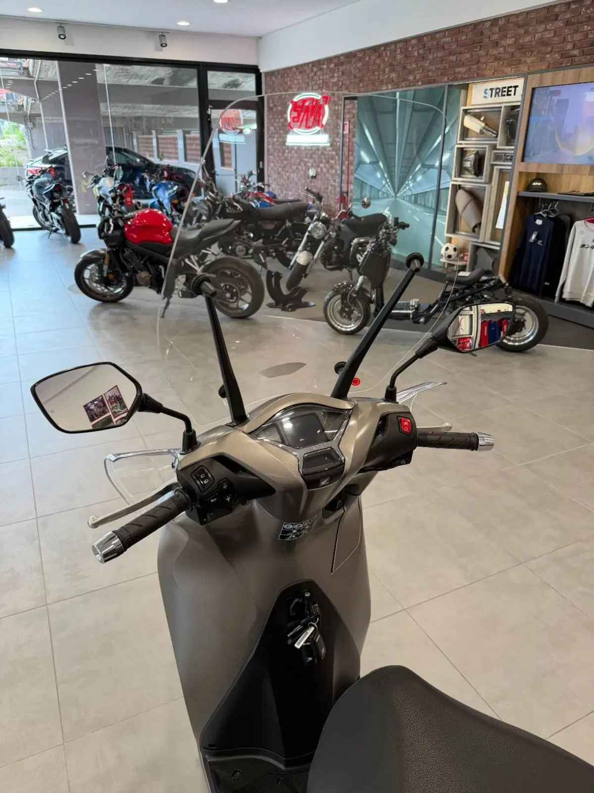Honda SH 350 (2021 - 24) (9)