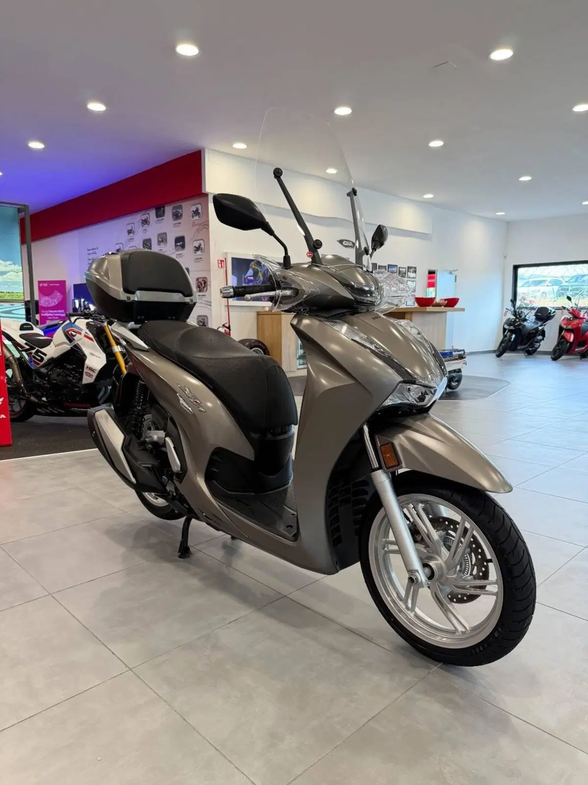 Honda SH 350 (2021 - 24) (6)