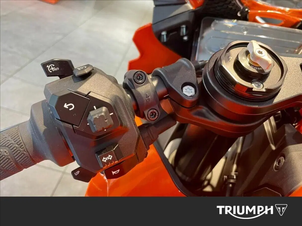 KTM 990 RC R (2026) (8)