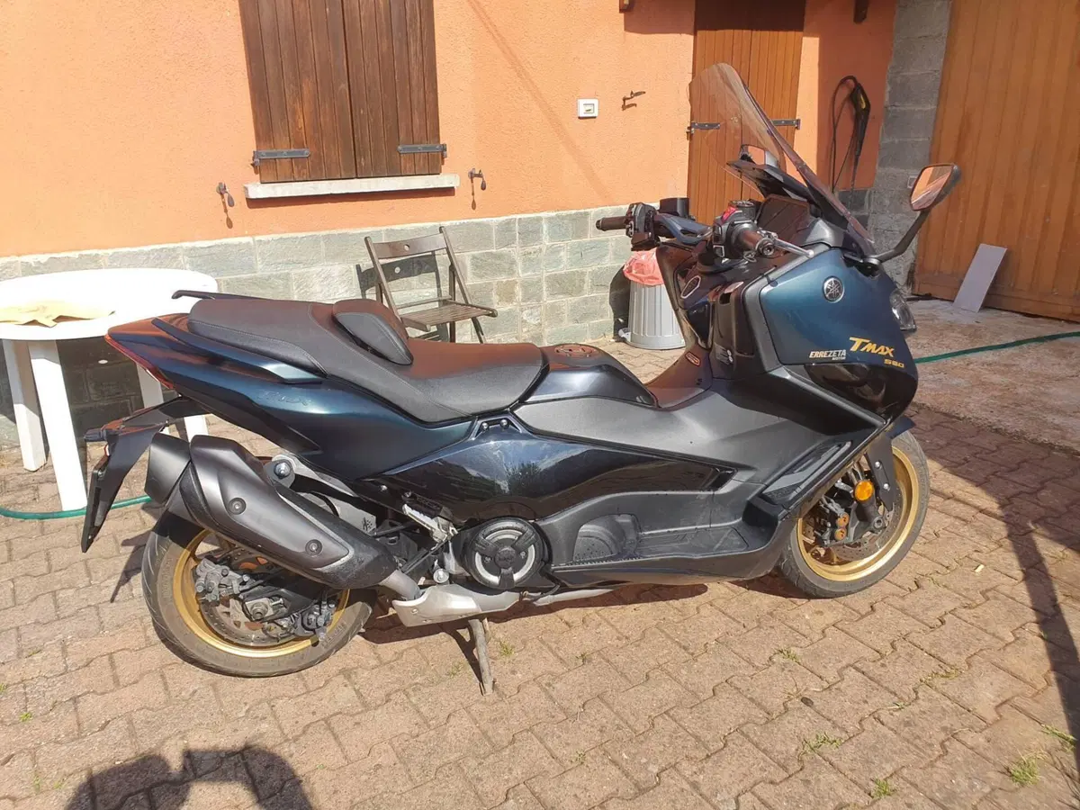 Yamaha T-Max 560 (2022 - 24) (8)