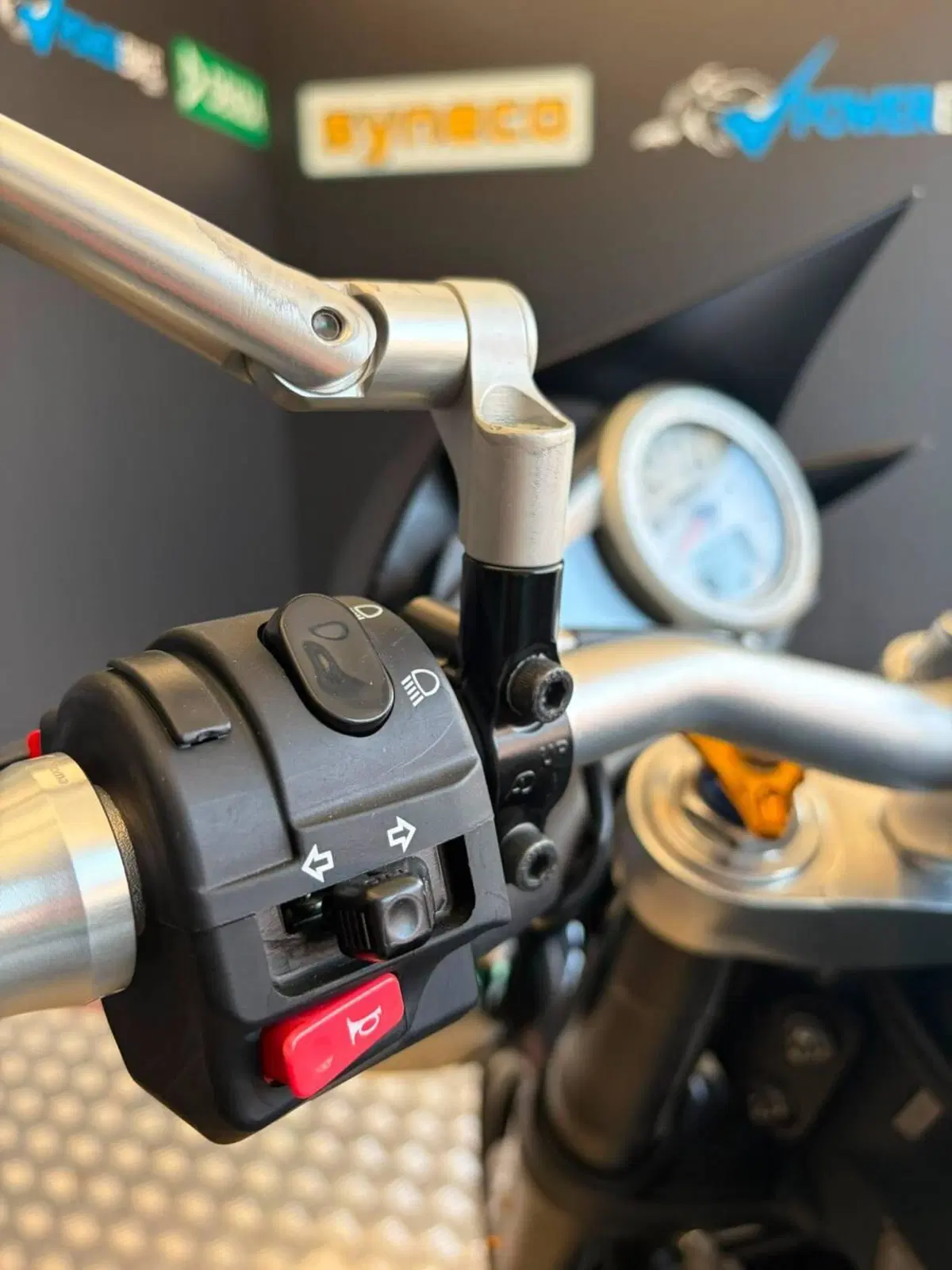 Triumph Speed Triple 1050 (2005 - 11) (10)