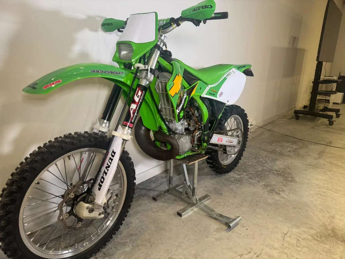 Kawasaki KXE250 (2000 - 02) (4)