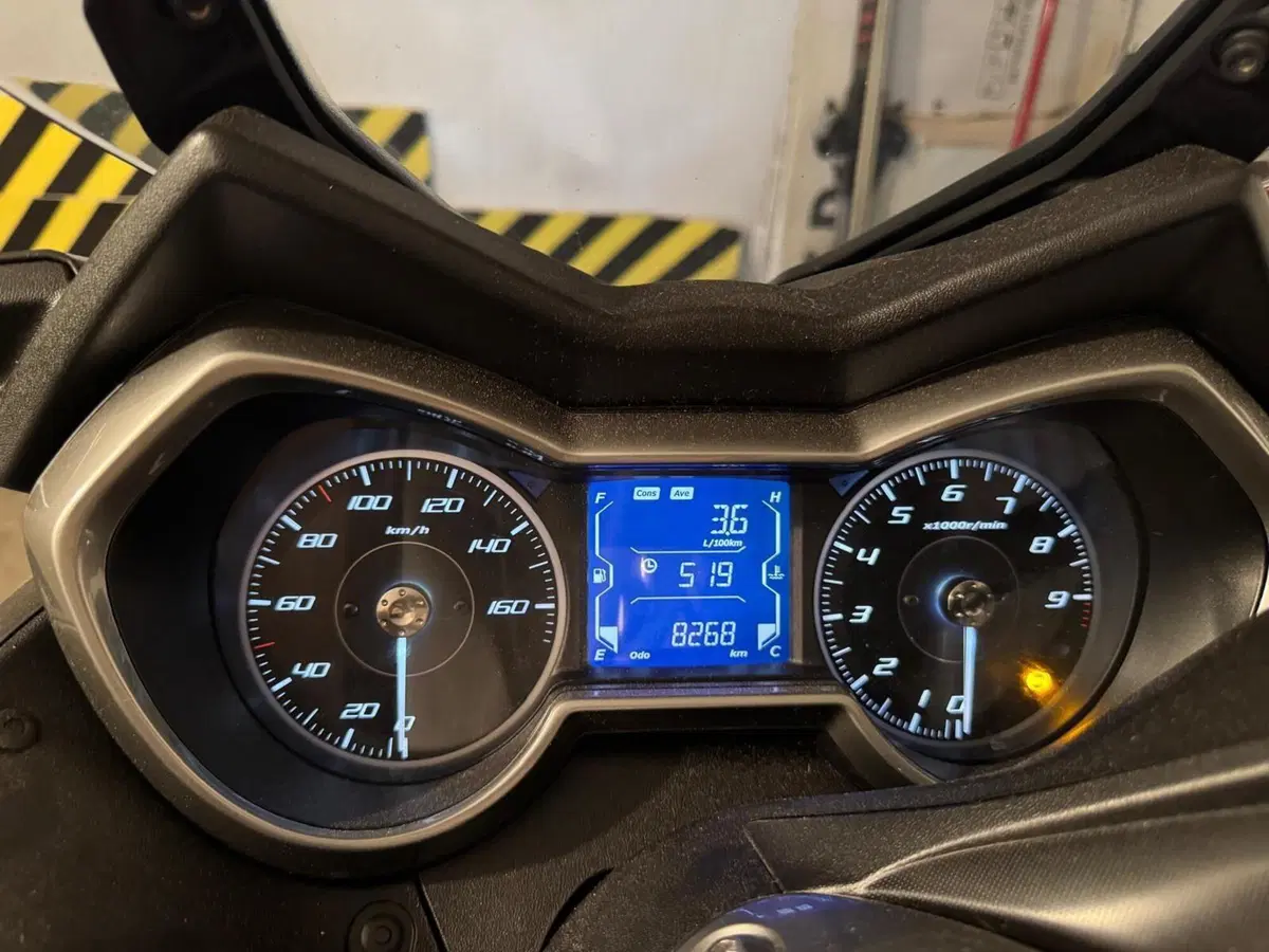 Yamaha X-Max 300 Tech Max (2021 - 24) (6)