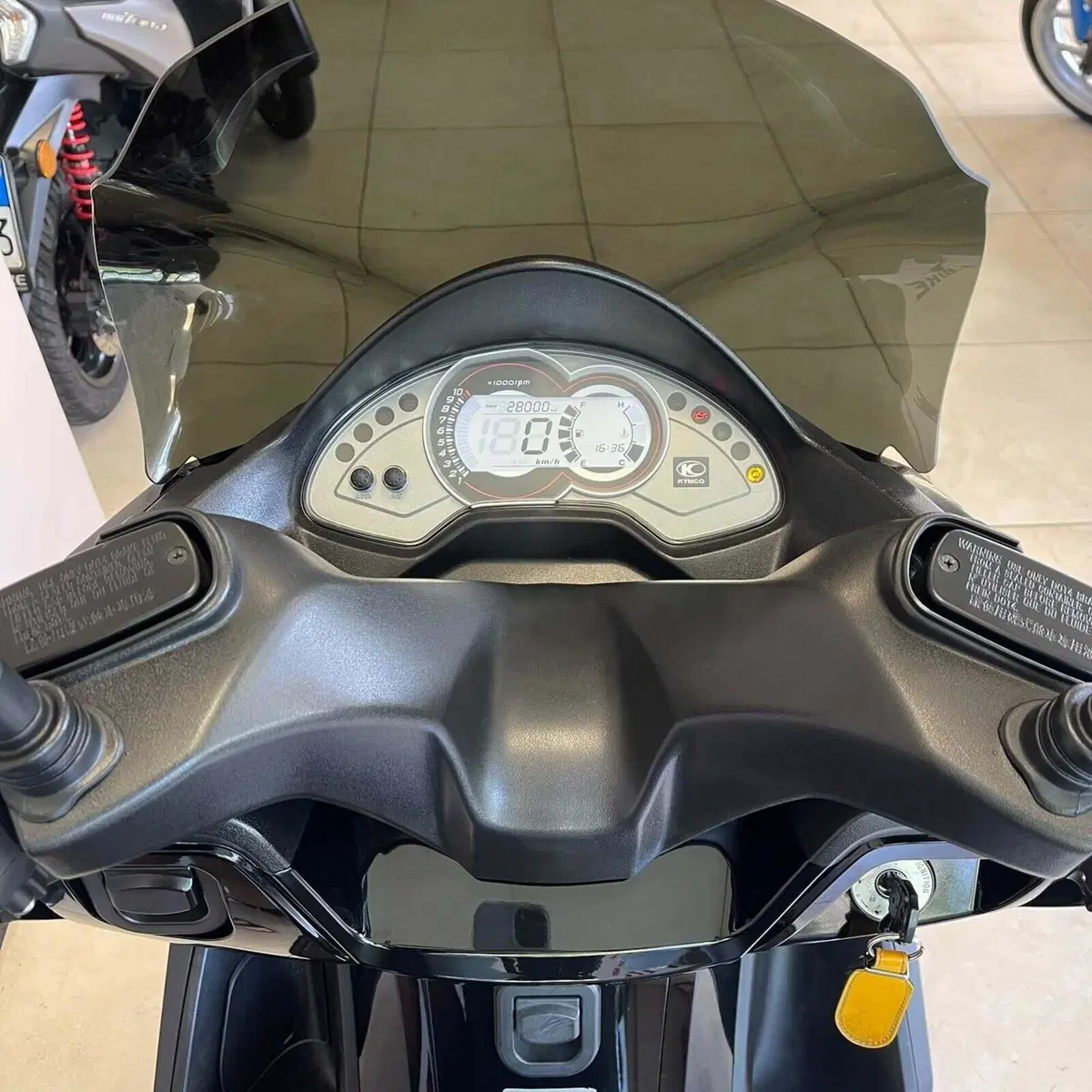 Kymco K-Xct 300i ABS (2012 - 17) (3)