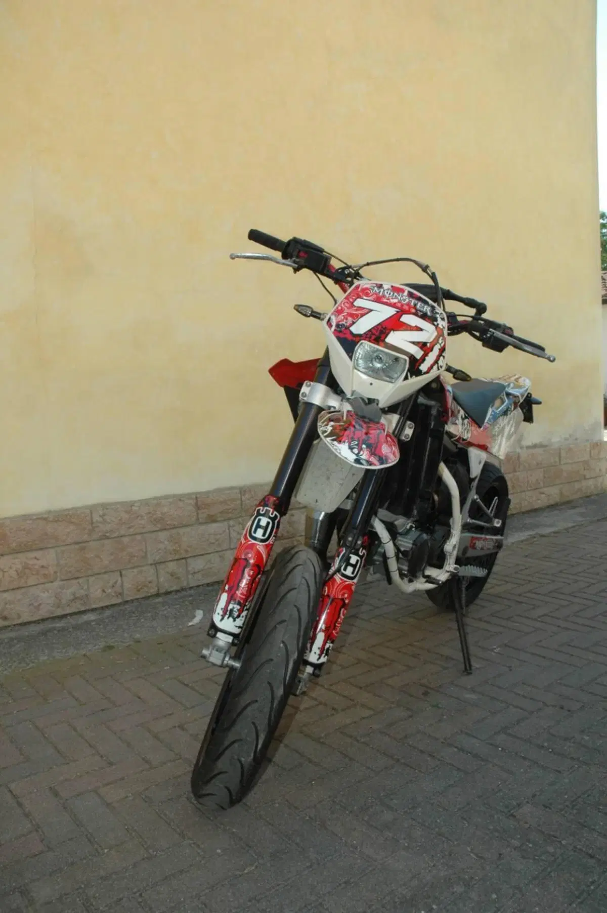 Husqvarna SM 125 (2010 - 12) (6)