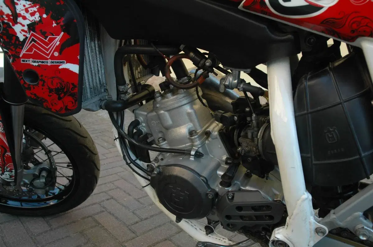 Husqvarna SM 125 (2010 - 12) (2)