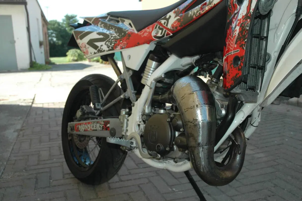 Husqvarna SM 125 (2010 - 12) (3)