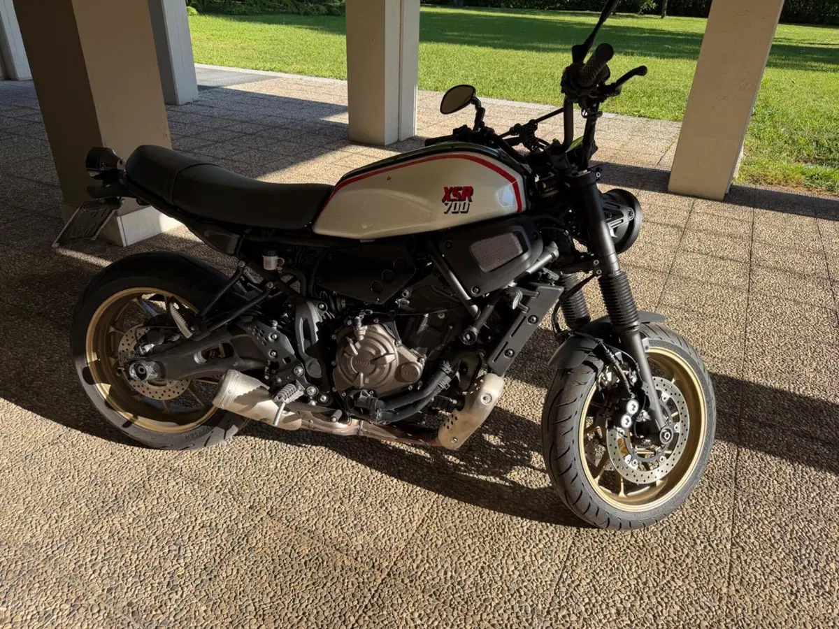 Yamaha XSR 700 XTribute (2022 - 24) (2)