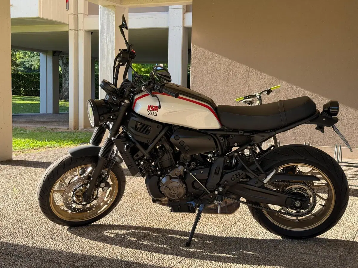 Yamaha XSR 700 XTribute (2022 - 24) (4)