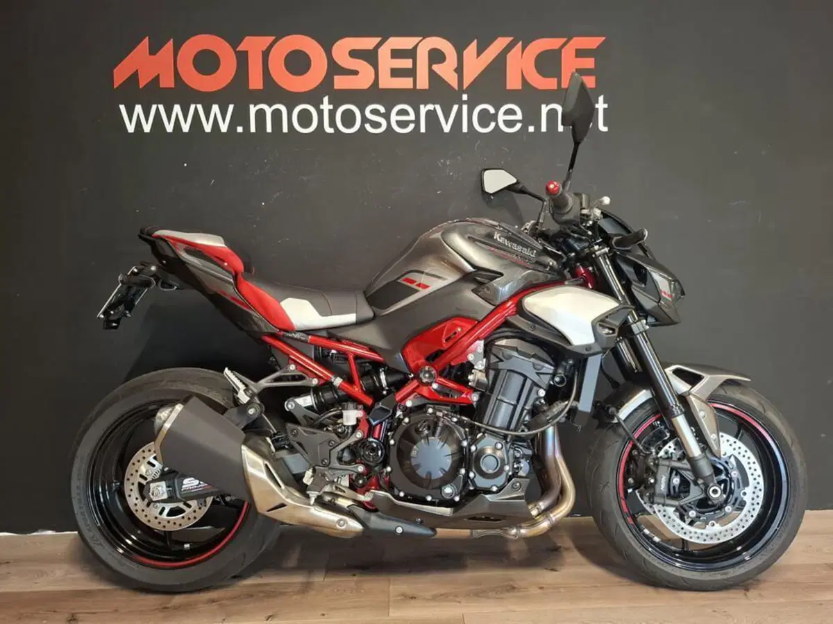 Kawasaki Z 900 (2025 - 26) (4)
