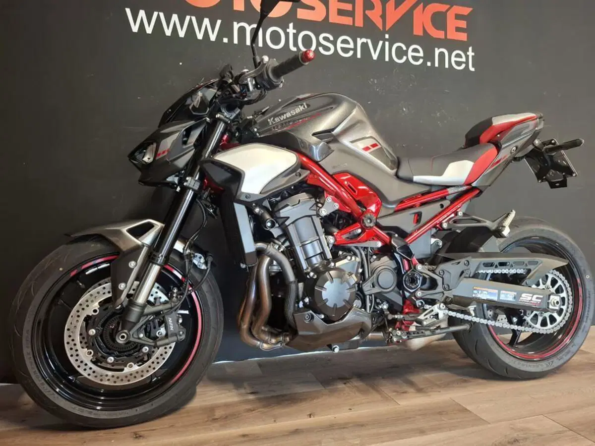 Kawasaki Z 900 (2025 - 26) (2)