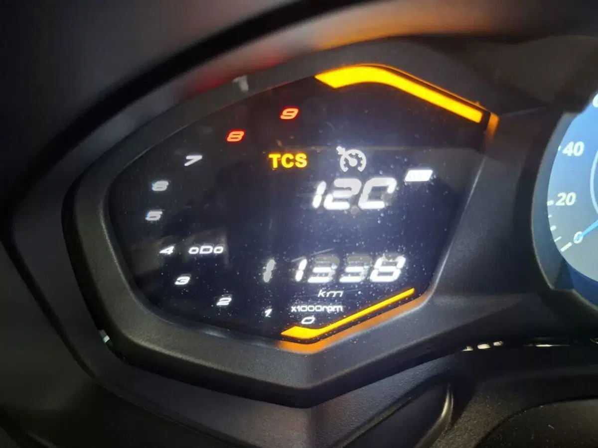 Kymco AK 550 Premium (2023 - 25) (7)