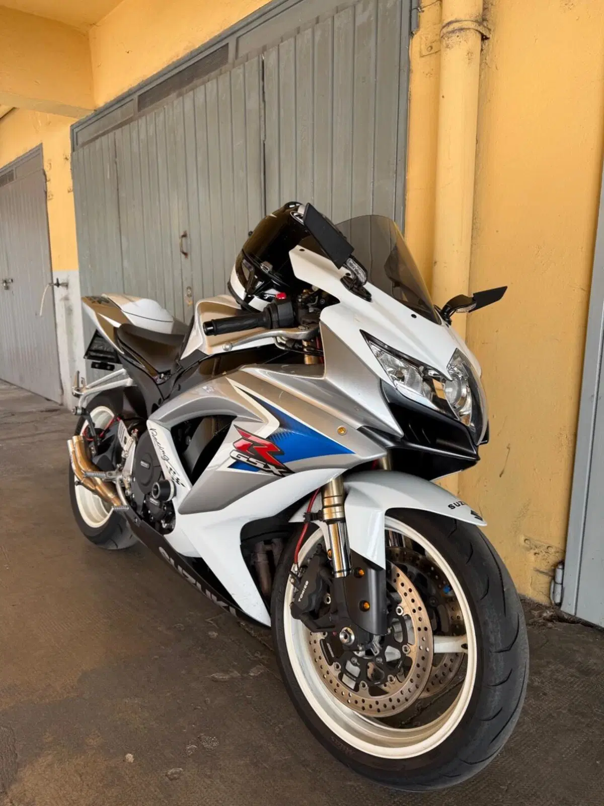 Suzuki GSR 600 (2006 - 11) (2)