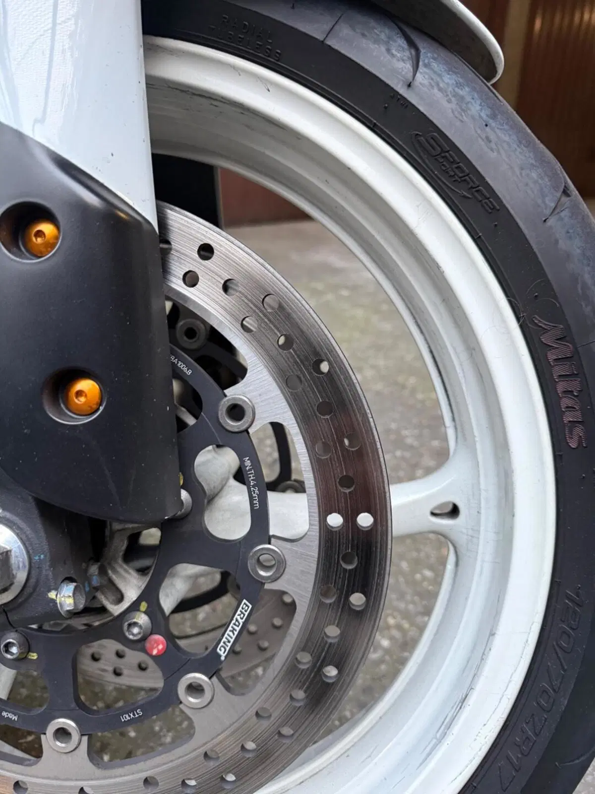 Suzuki GSR 600 (2006 - 11) (4)