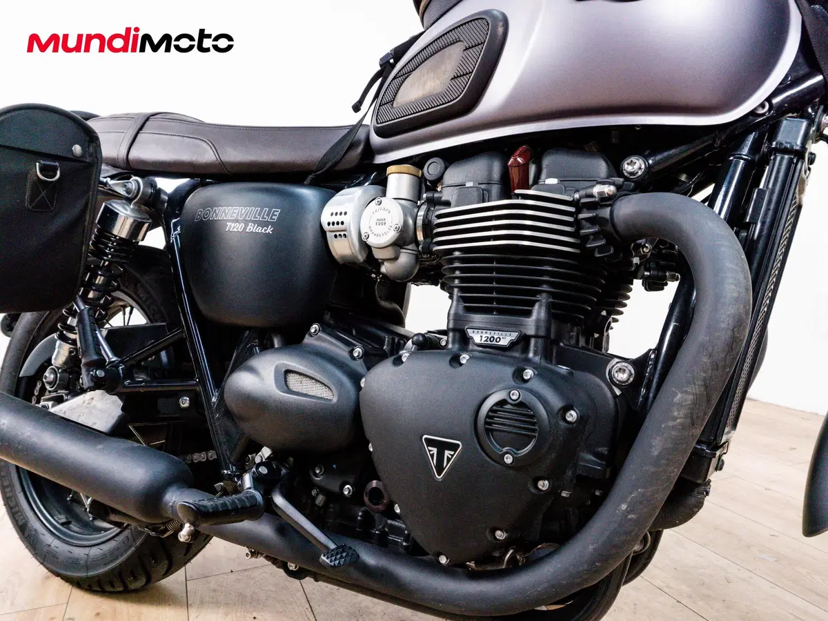Triumph Bonneville T120 Black (2021 - 25) (5)