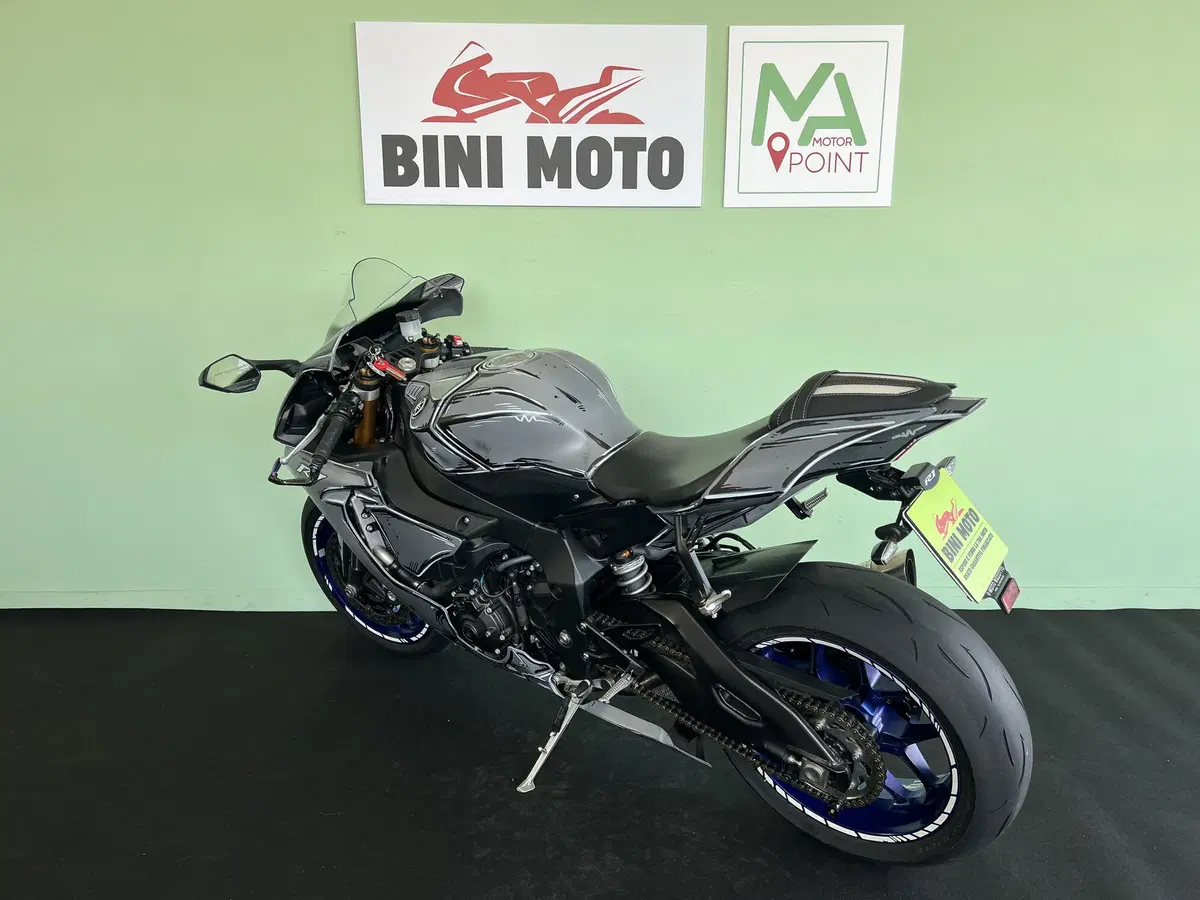 Yamaha YZF R1 (2020 - 25) (6)