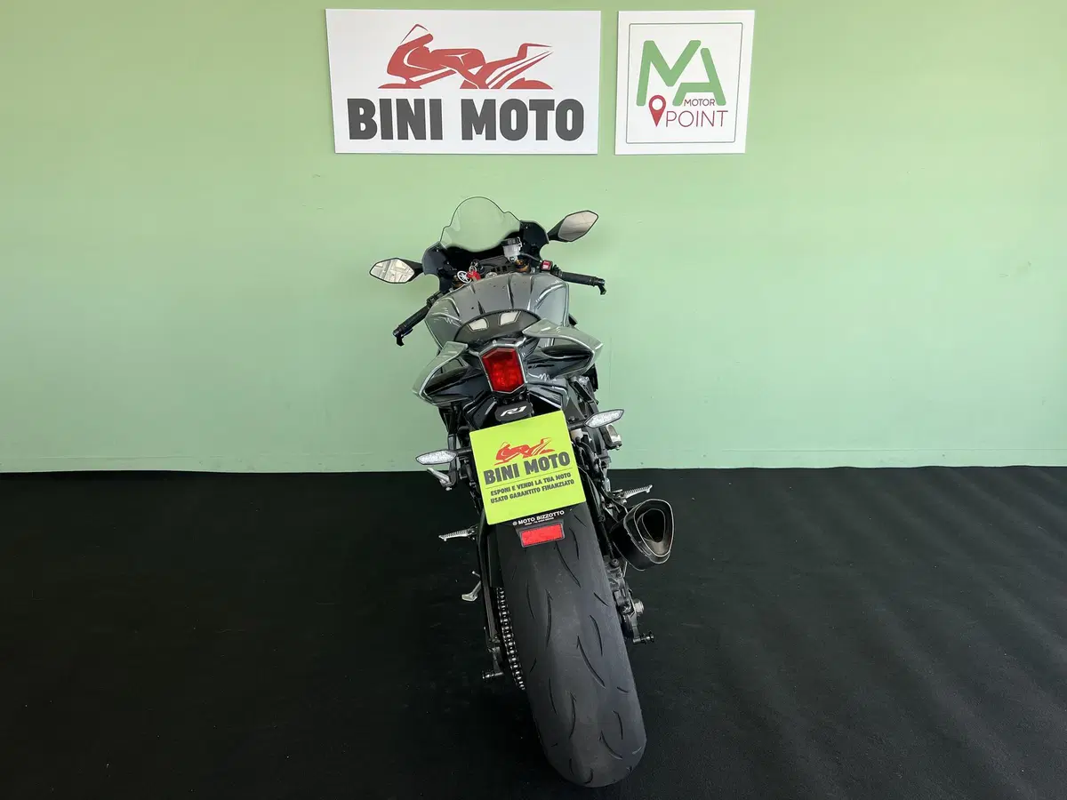 Yamaha YZF R1 (2020 - 25) (7)
