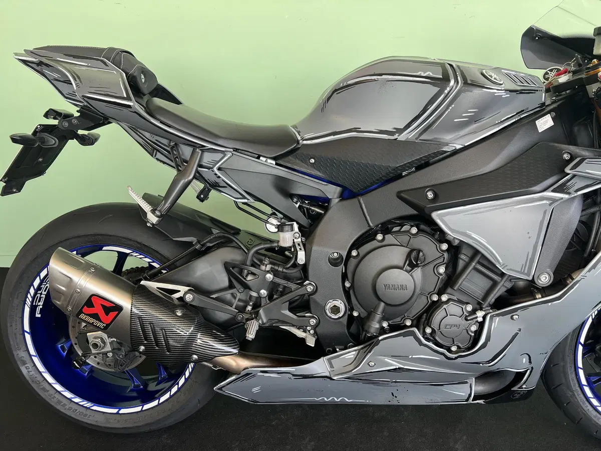 Yamaha YZF R1 (2020 - 25) (9)