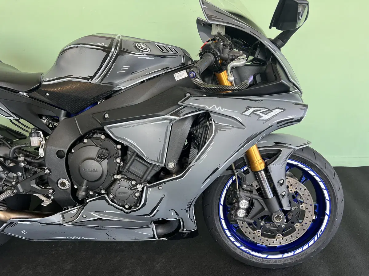 Yamaha YZF R1 (2020 - 25) (10)