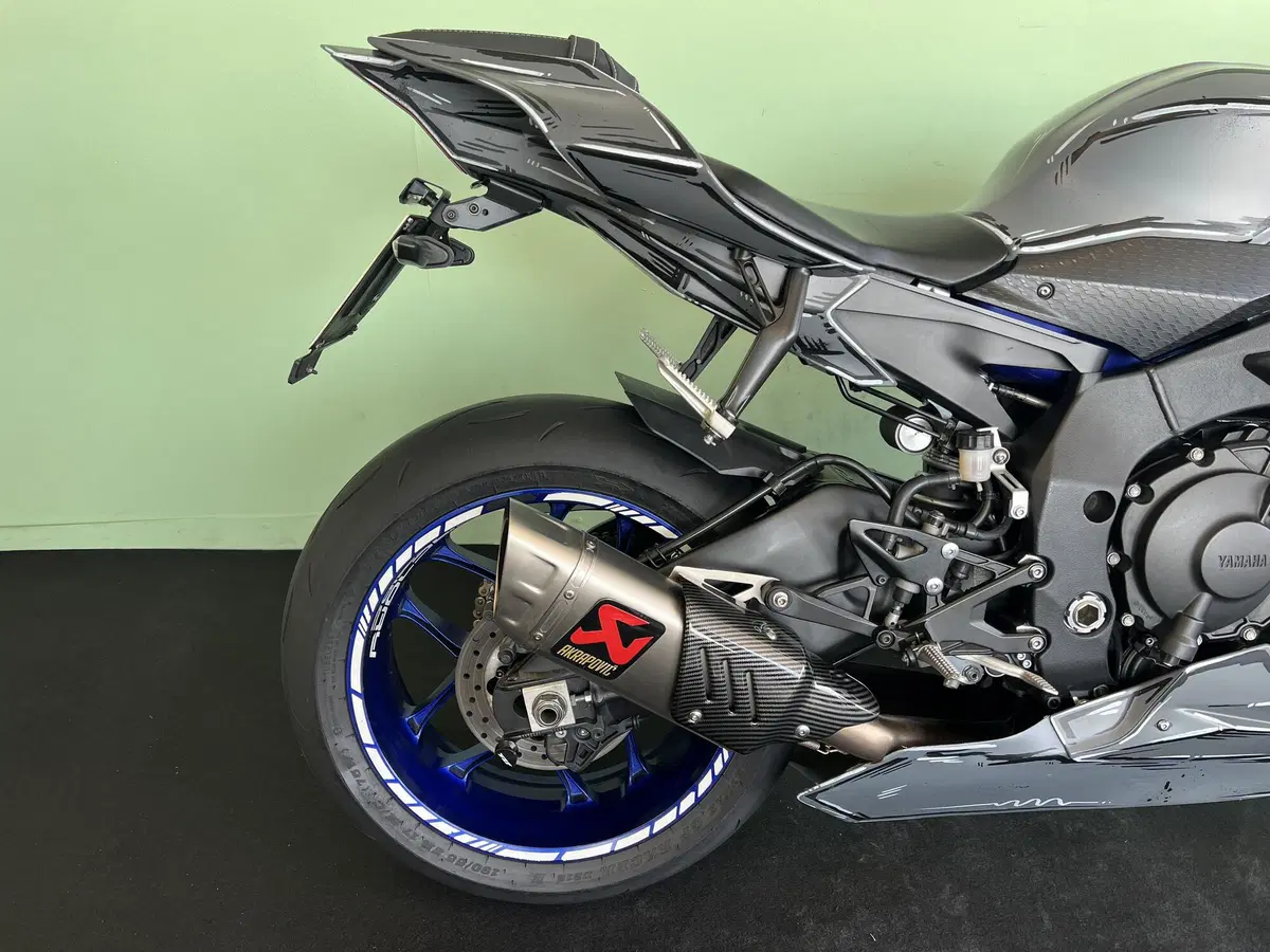 Yamaha YZF R1 (2020 - 25) (11)
