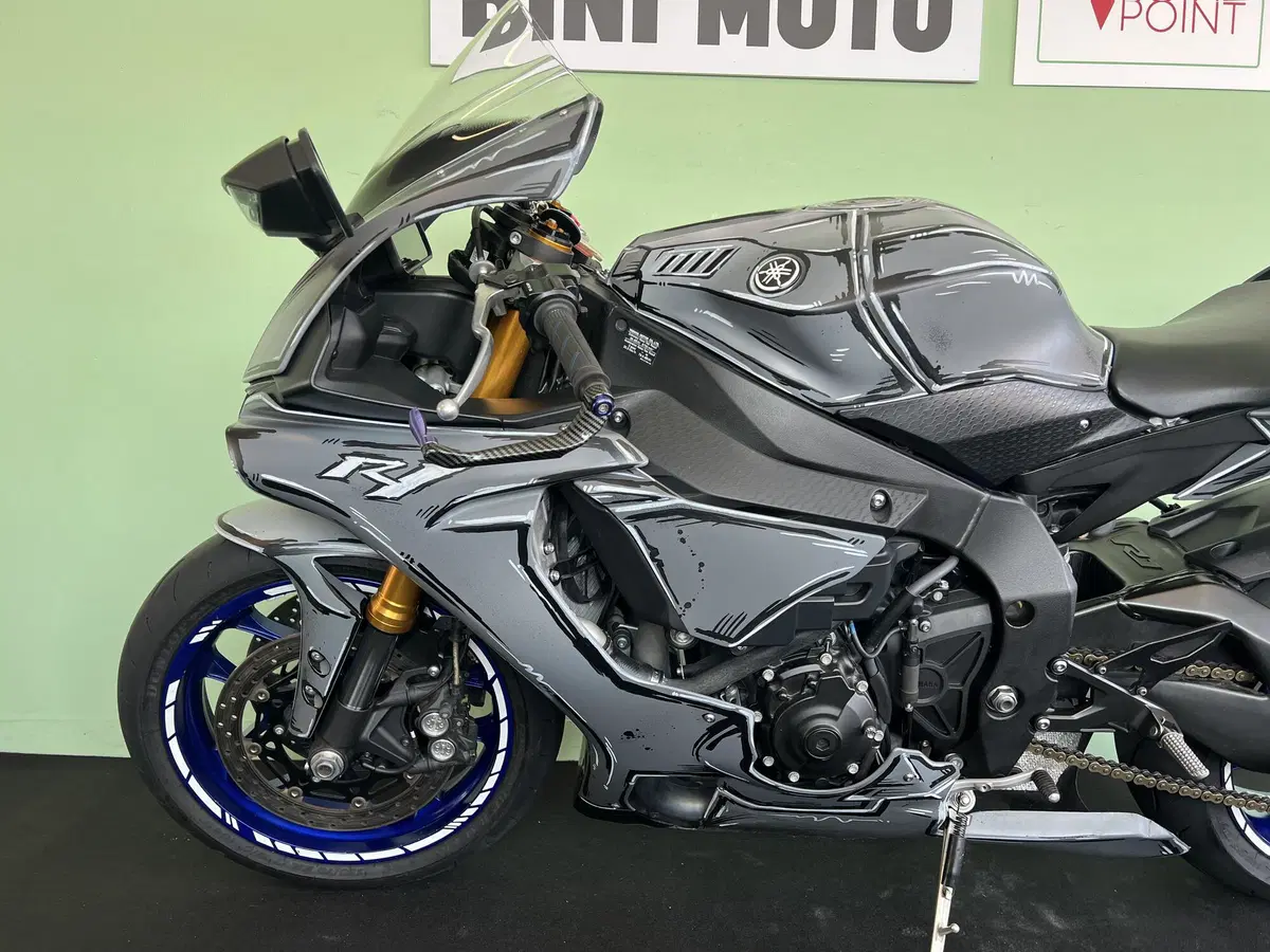 Yamaha YZF R1 (2020 - 25) (12)