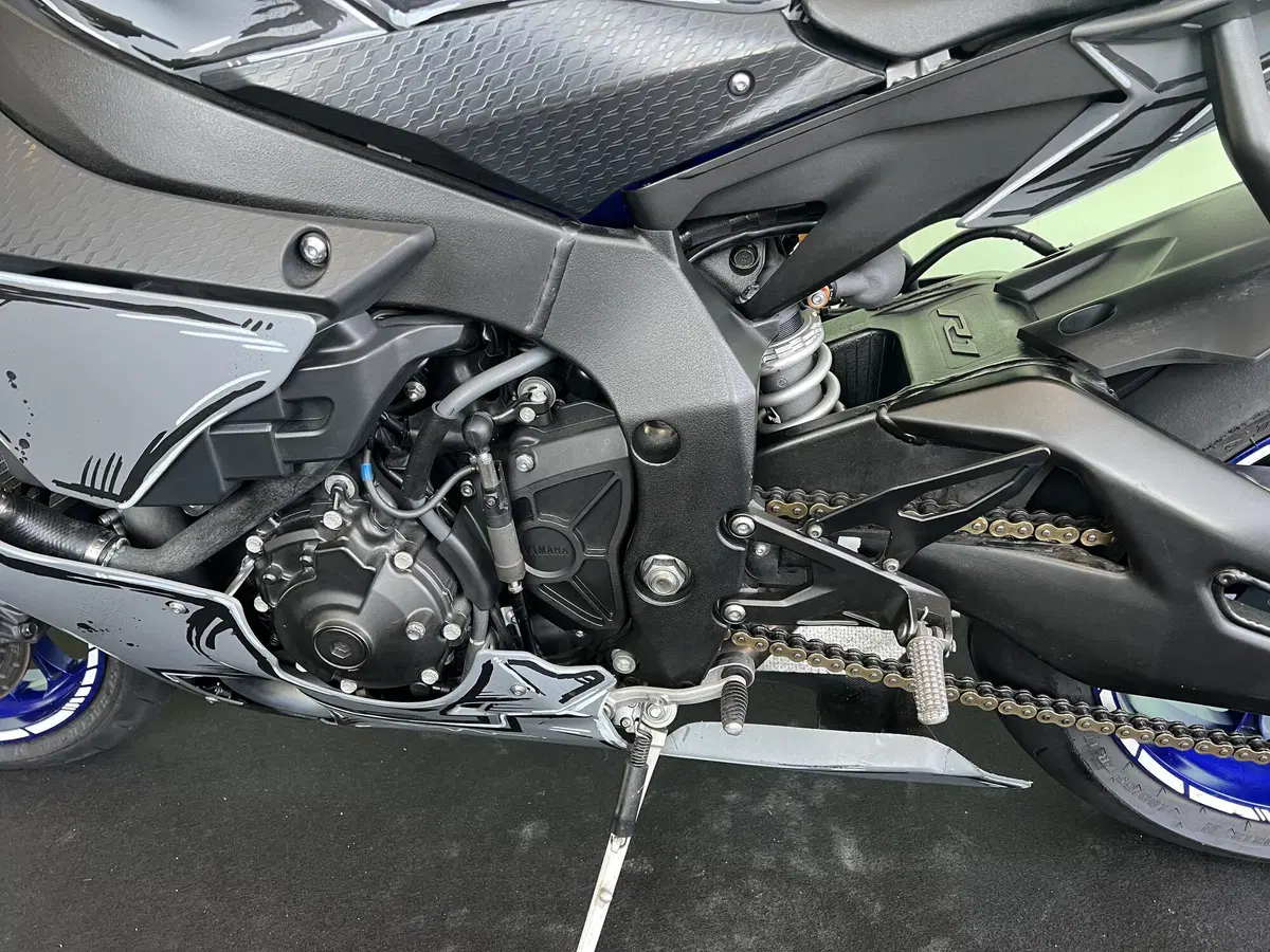 Yamaha YZF R1 (2020 - 25) (13)