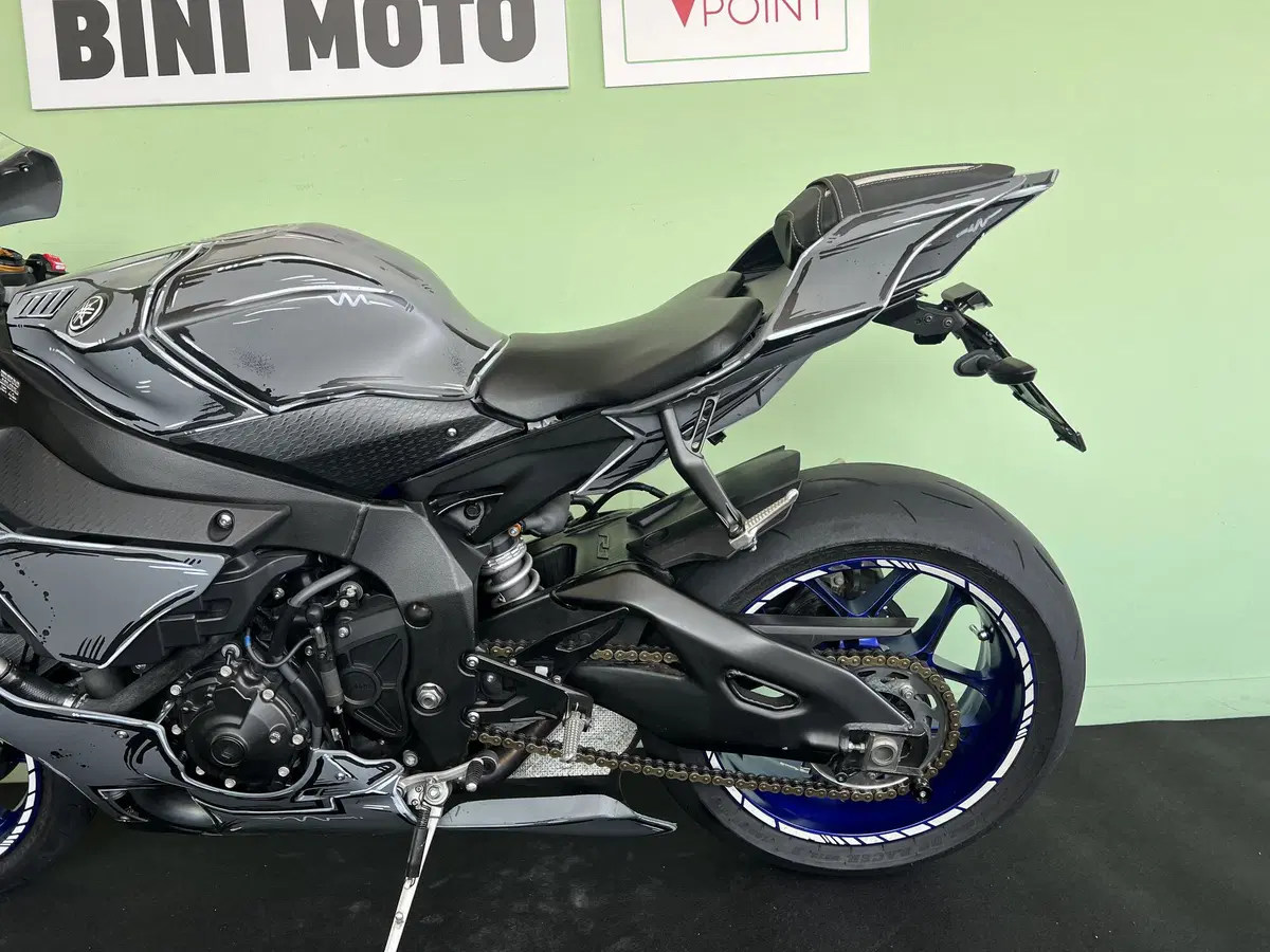 Yamaha YZF R1 (2020 - 25) (14)