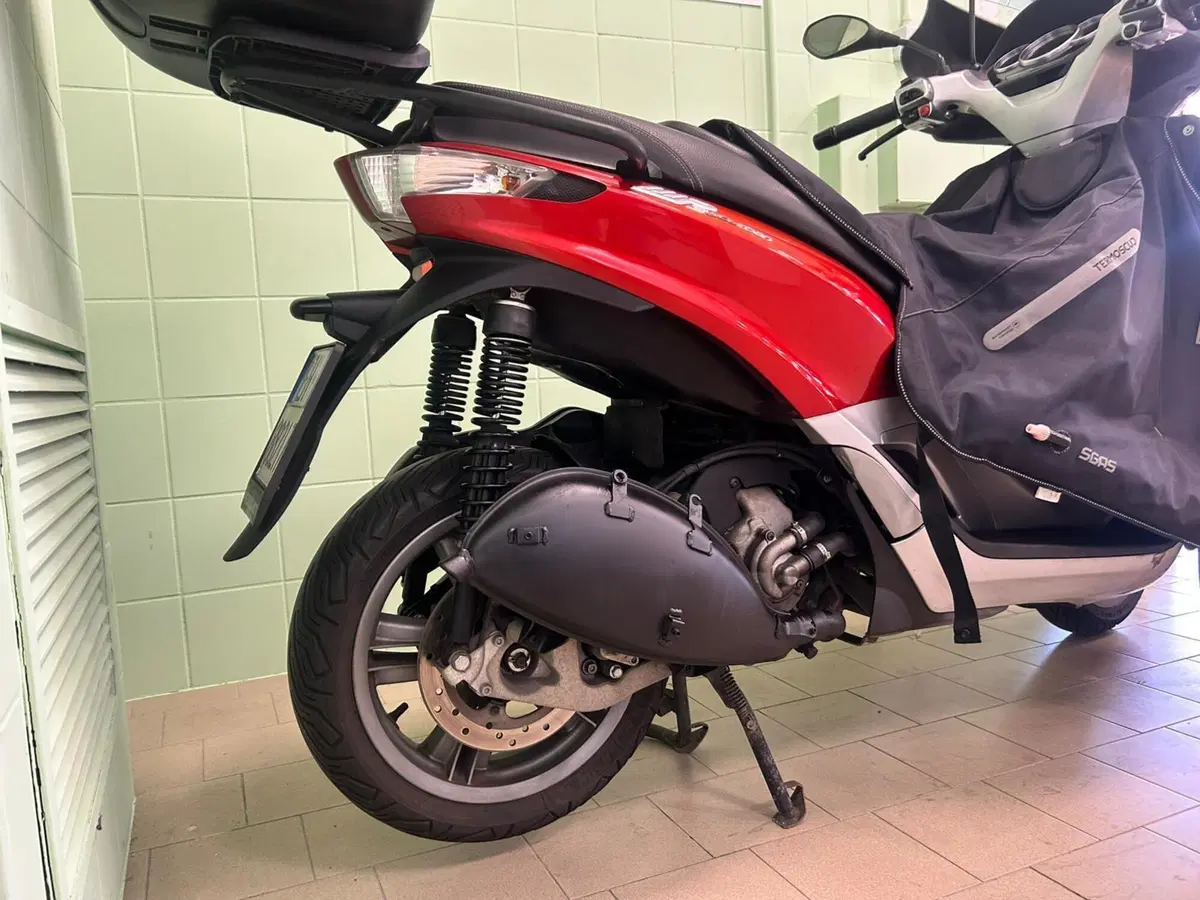 Piaggio Mp3 300 ie Yourban ERL (2011 - 17) (6)