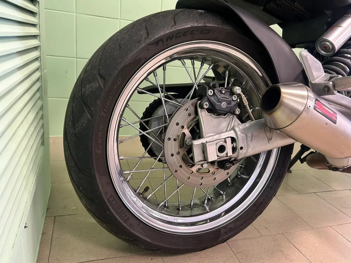 Moto Morini 9 1/2 (2006 - 13) (12)