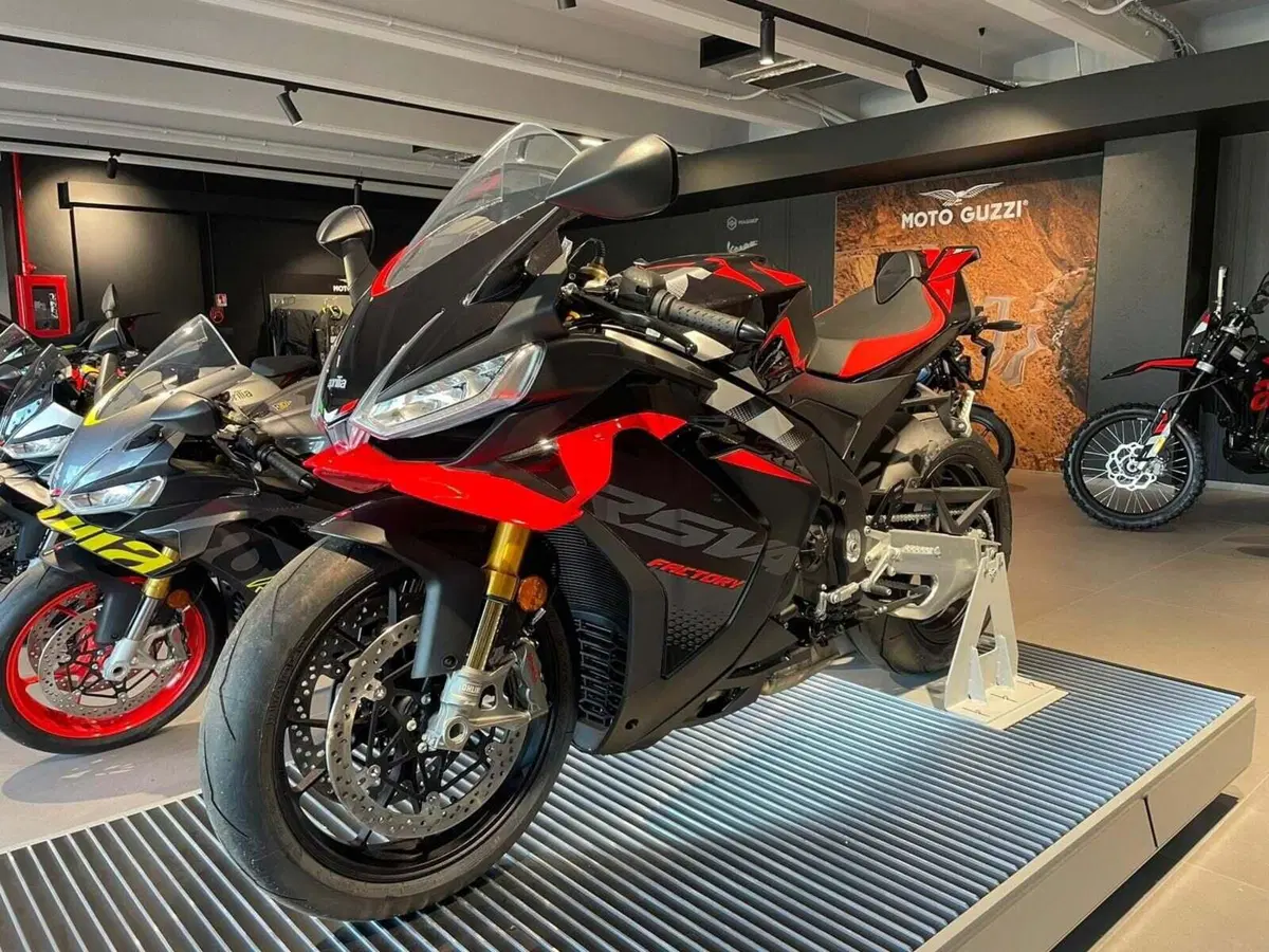 Aprilia RSV4 1100 Factory (2025 - 26)