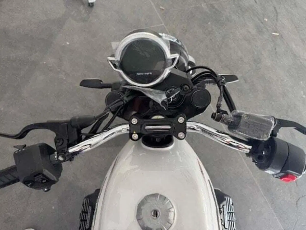 Moto Guzzi V7 Special (2025 - 26) (4)