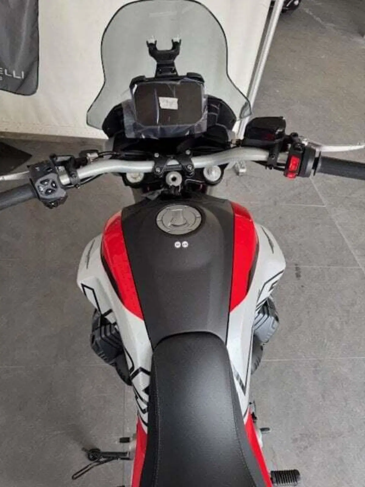 Moto Guzzi V85 TT (2024 - 26) (5)