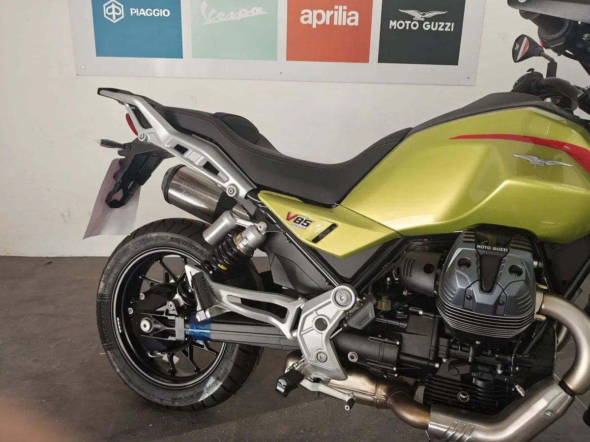 Moto Guzzi V85 Strada (2024 - 26) (10)
