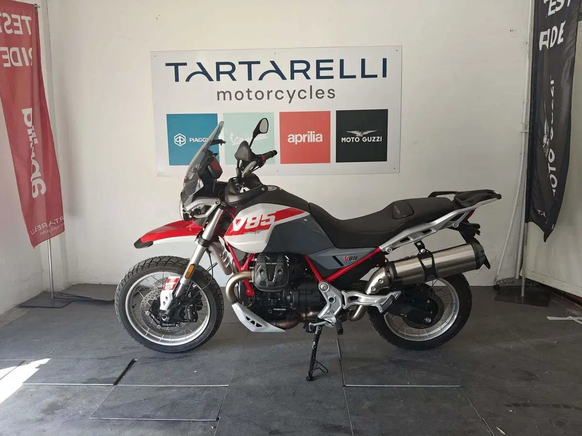 Moto Guzzi V85 TT (2024 - 26) (2)