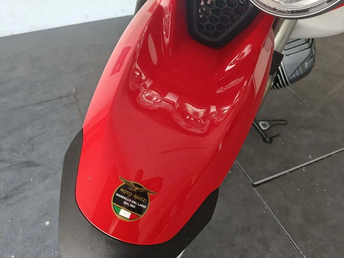 Moto Guzzi V85 TT (2024 - 26) (5)