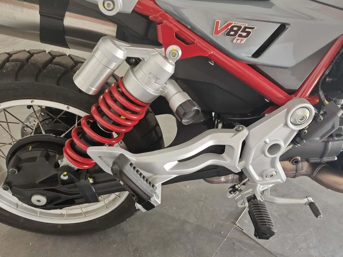 Moto Guzzi V85 TT (2024 - 26) (7)