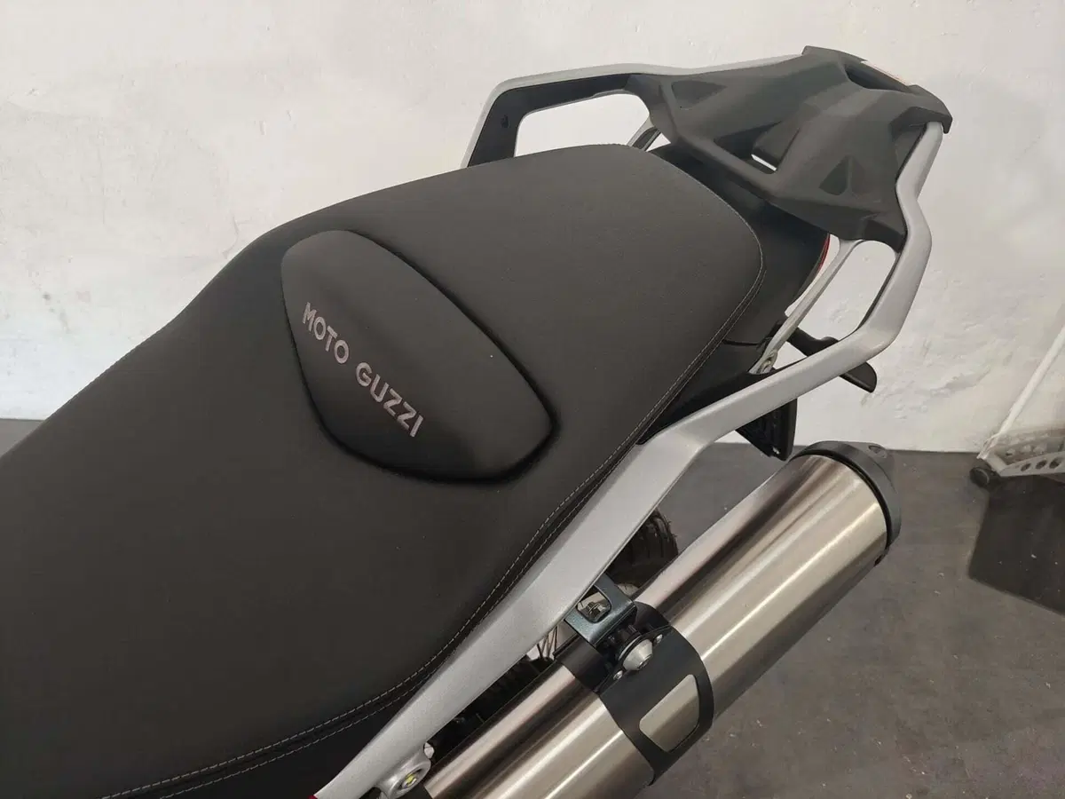 Moto Guzzi V85 TT (2024 - 26) (8)