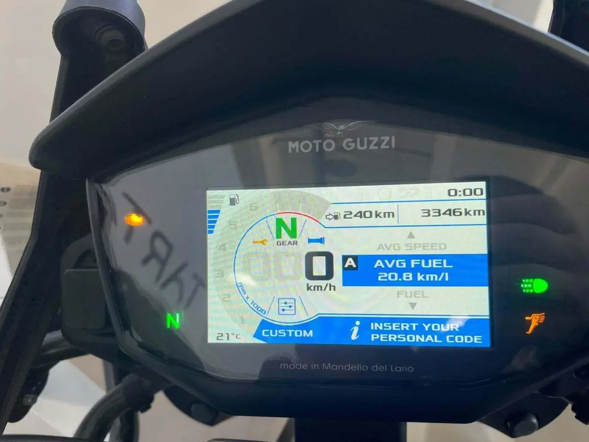 Moto Guzzi V85 TT Travel (2021 - 23) (8)